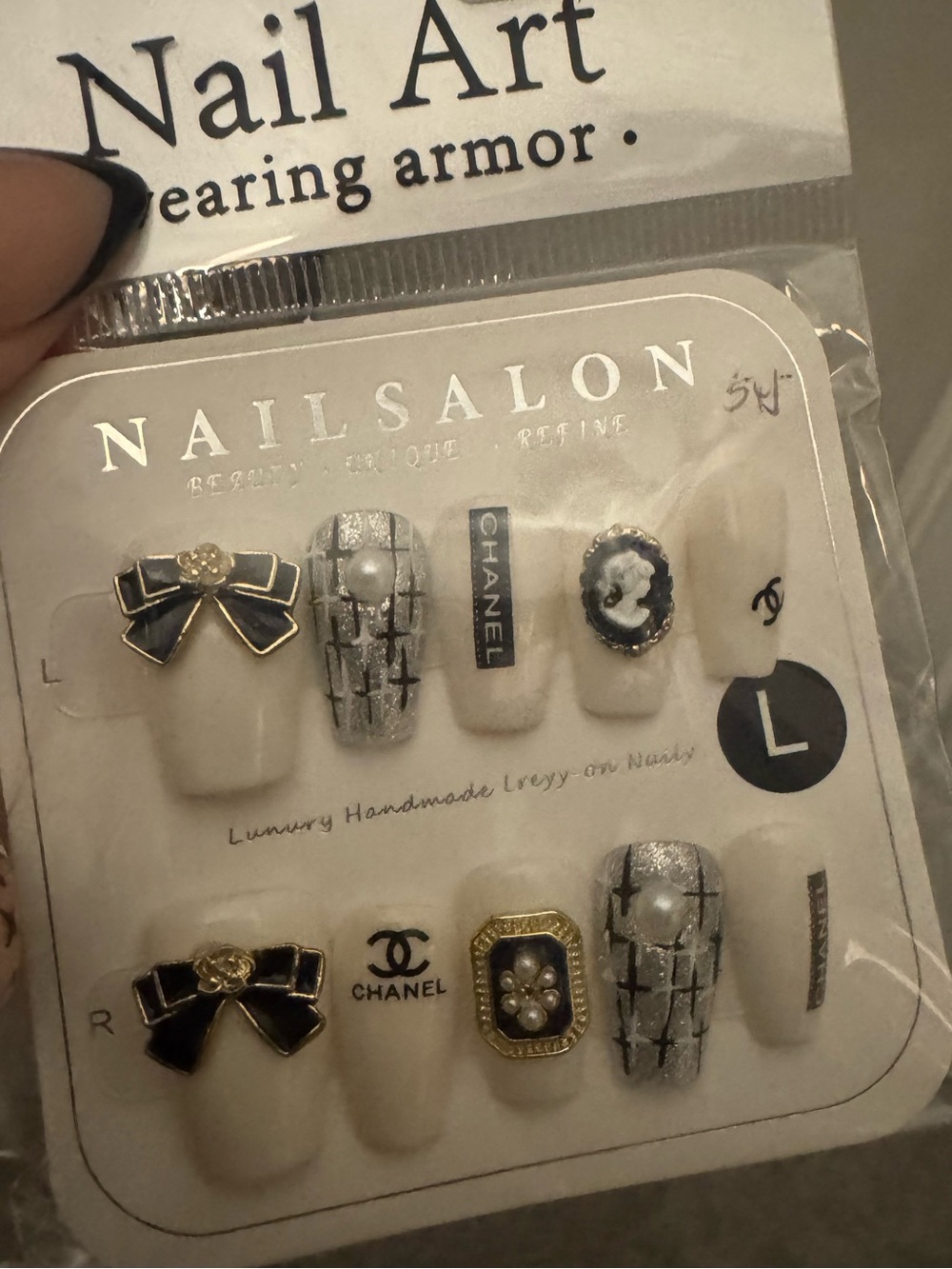 Black & White Decorative Press-On Nail Set